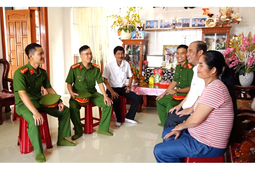 Tăng cường vận động bà con vùng giáo tham gia đảm bảo an ninh trật tự